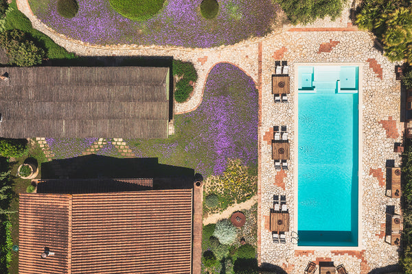 Au bord de la piscine