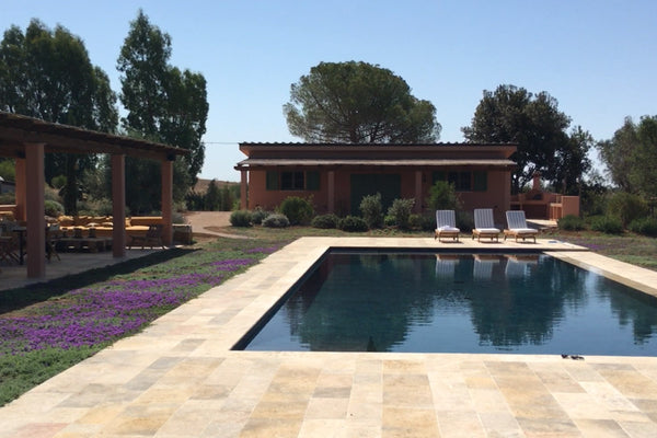 Au bord de la piscine